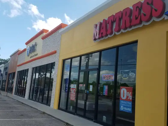 Shopping Center on US 41, Sarasota — 3 photos